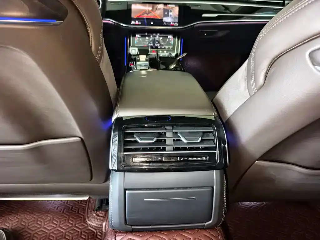 Audi A8 — фото 4