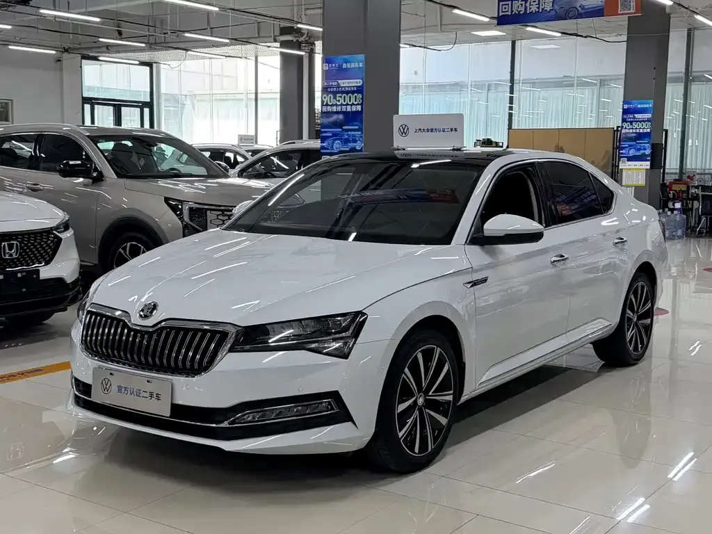 Skoda Superb — фото 1