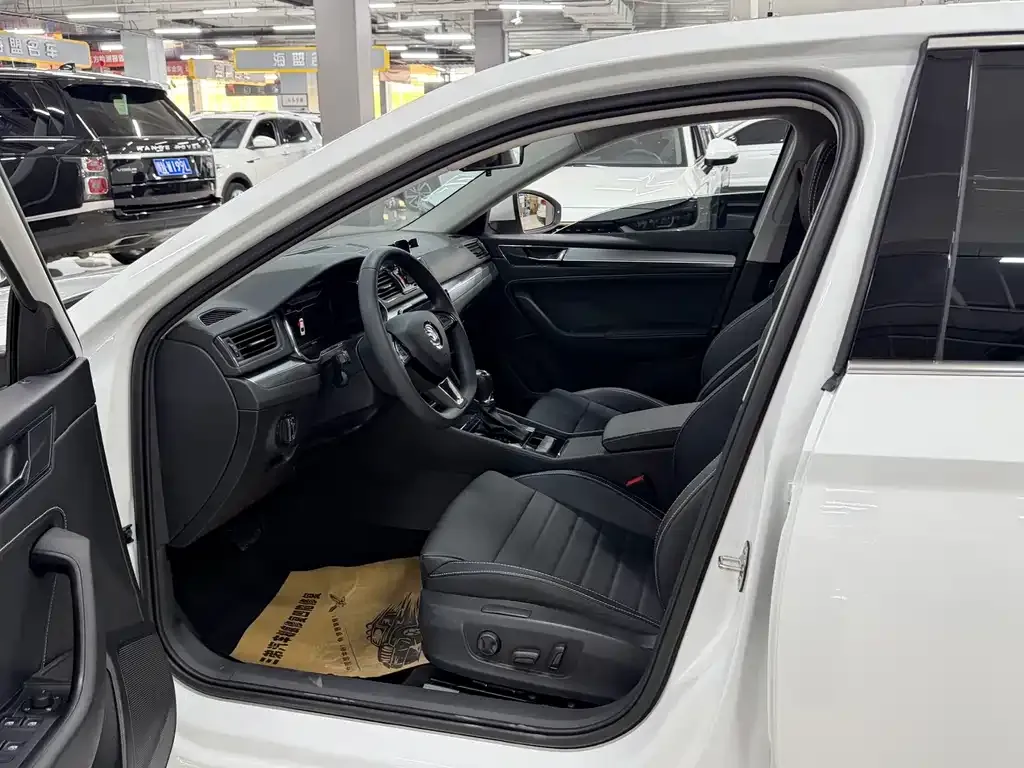 Skoda Superb — фото 8