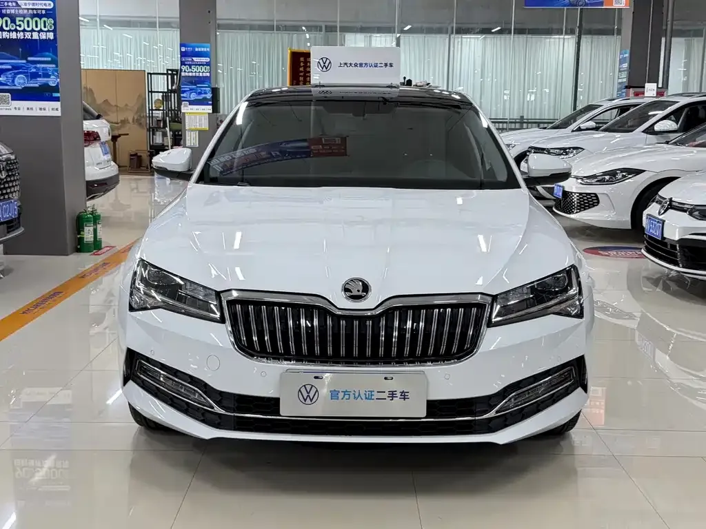 Skoda Superb — фото 9