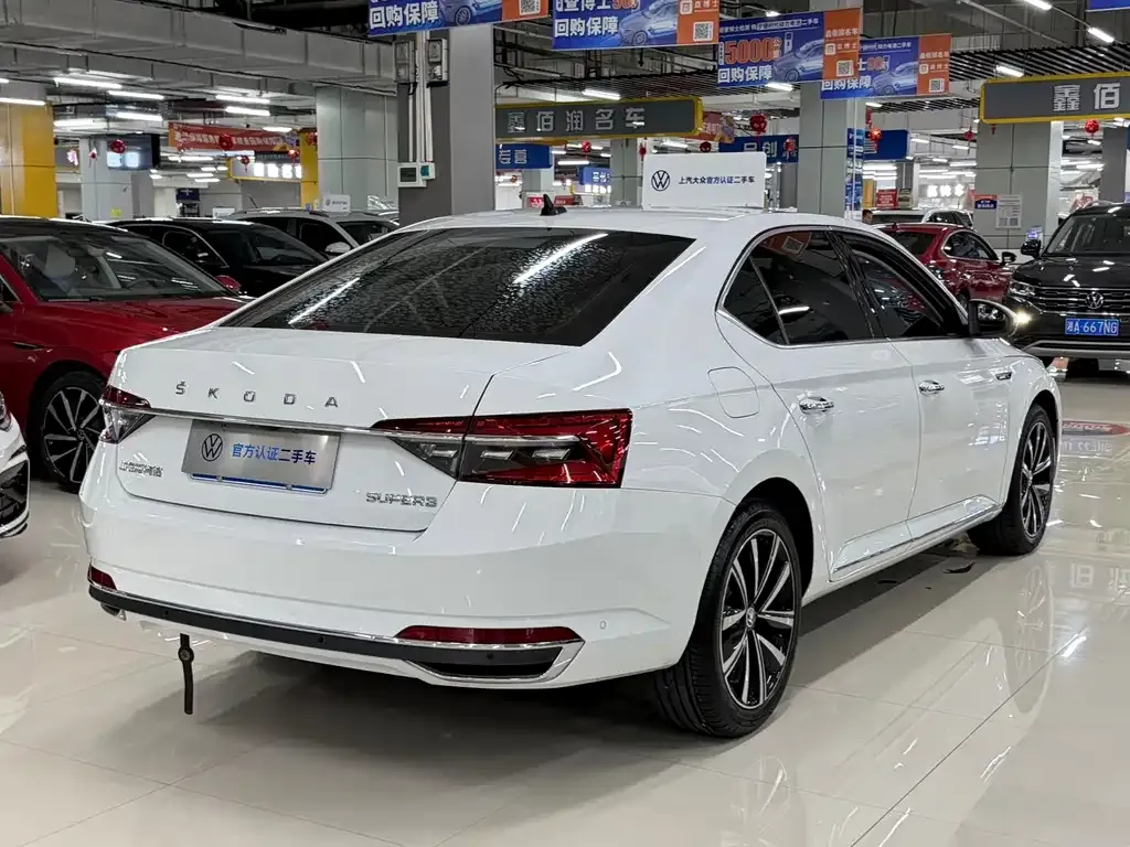 Skoda Superb — фото 10