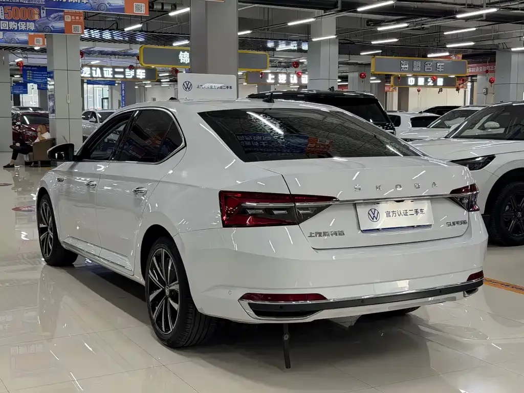Skoda Superb — фото 5