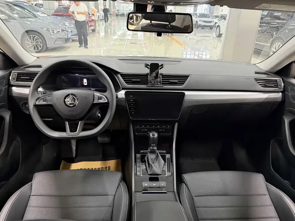 Skoda Superb — фото 4