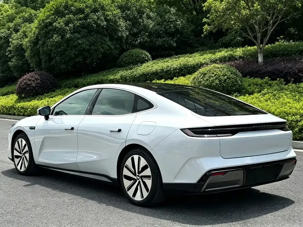 Geely Galaxy E8 — фото 10
