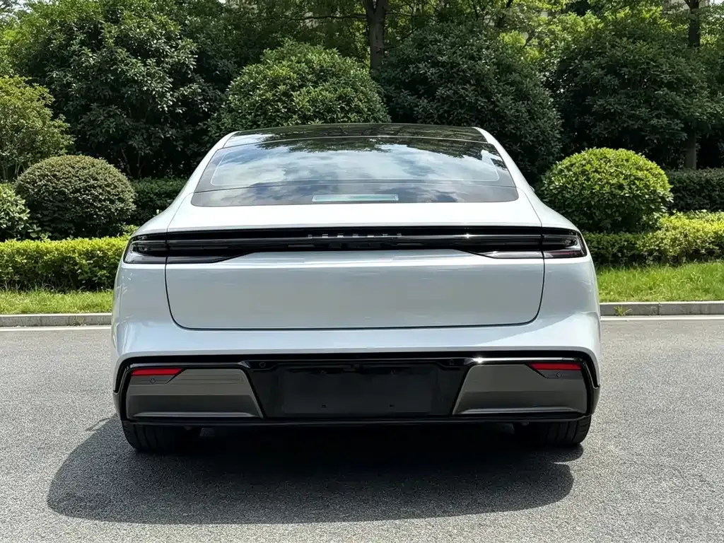 Geely Galaxy E8 — фото 3