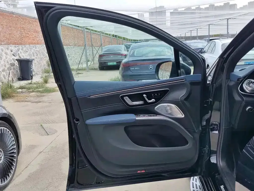 Mercedes-Benz EQS SUV — фото 6