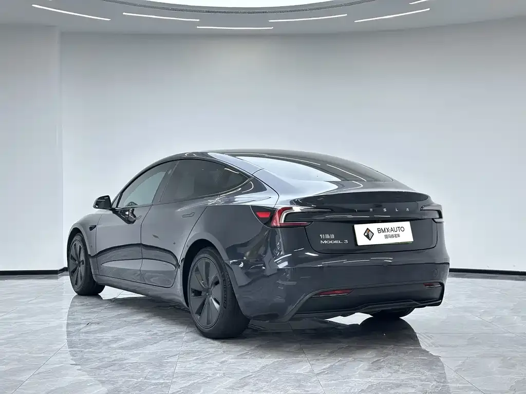 Tesla Model 3 — фото 4