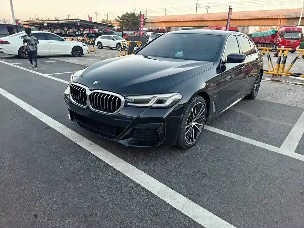 BMW 5 Series — фото 1
