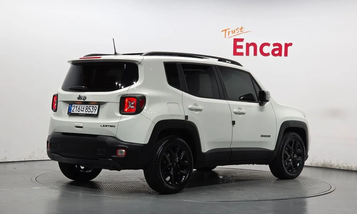 Jeep Renegade — фото 6