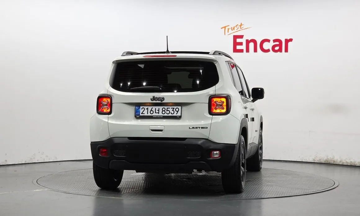 Jeep Renegade — фото 2