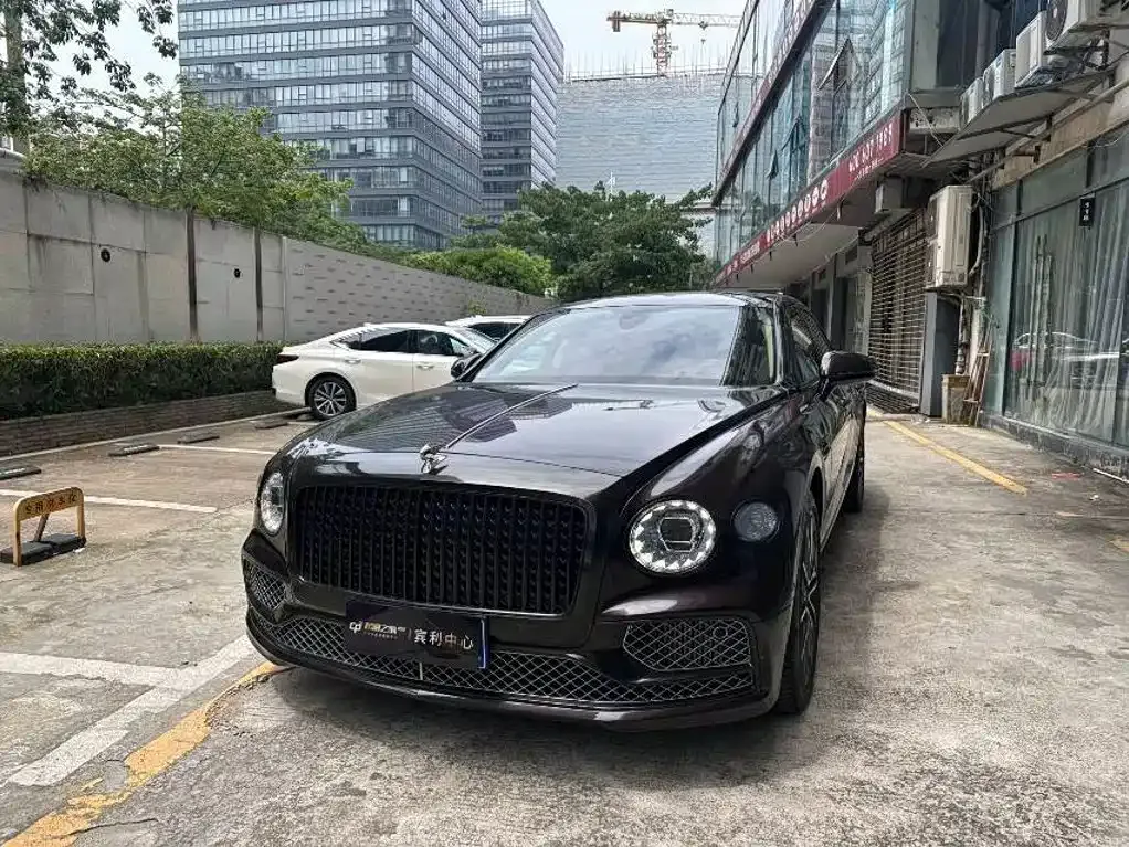 Bentley Flying Spur — фото 1