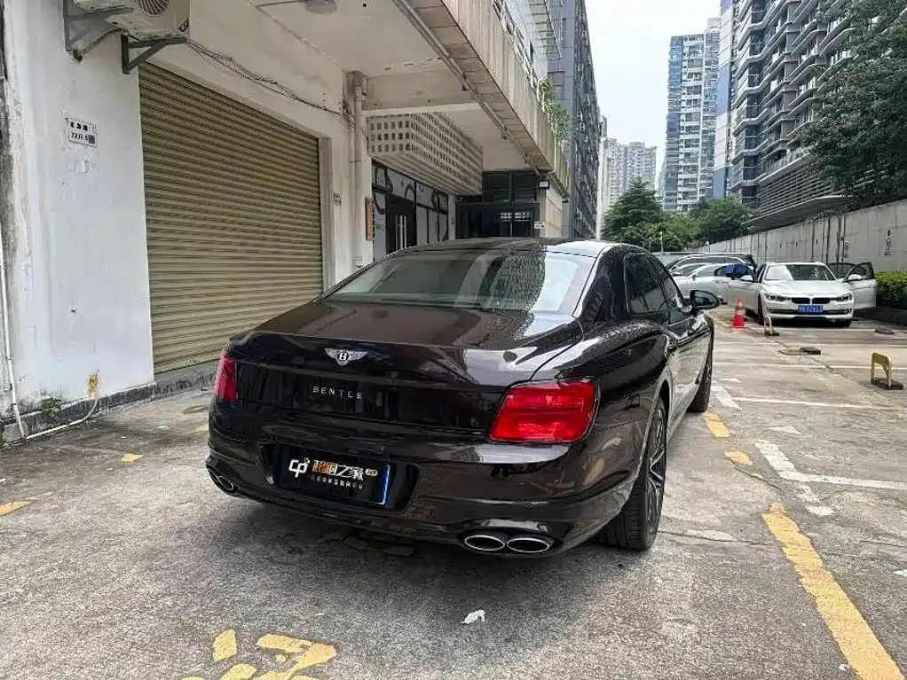 Bentley Flying Spur — фото 2