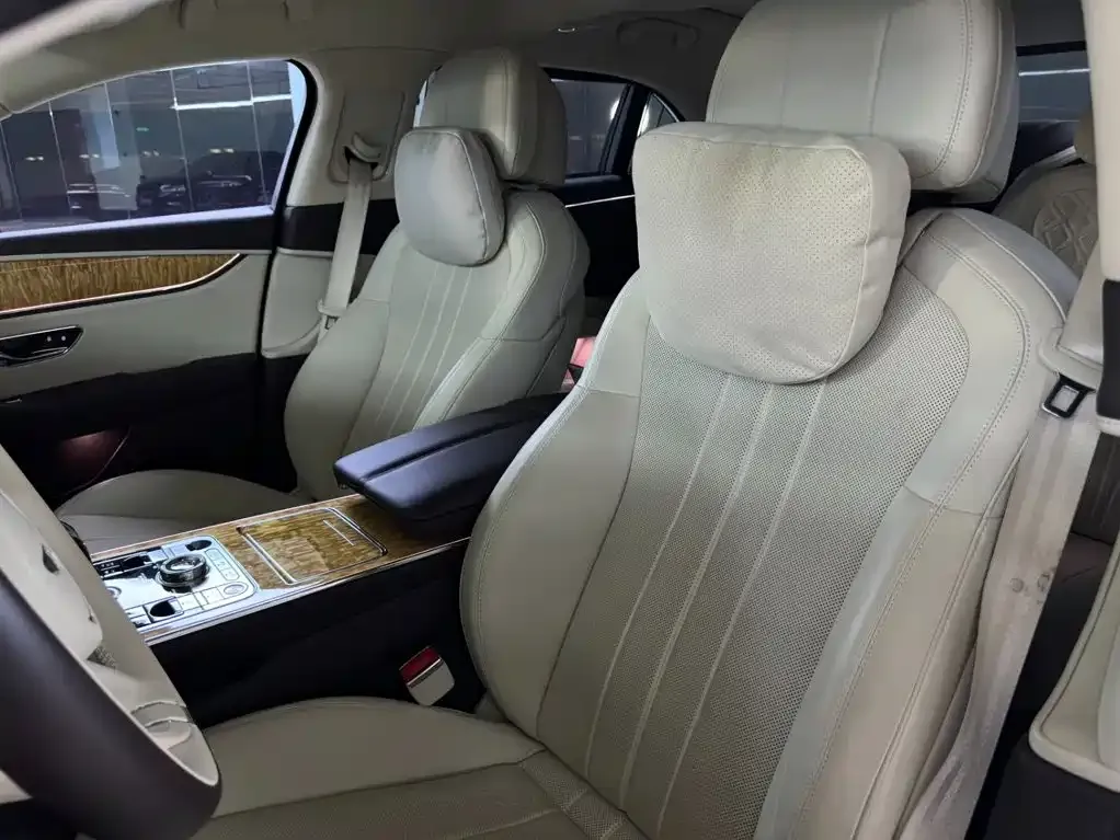 Bentley Flying Spur — фото 3
