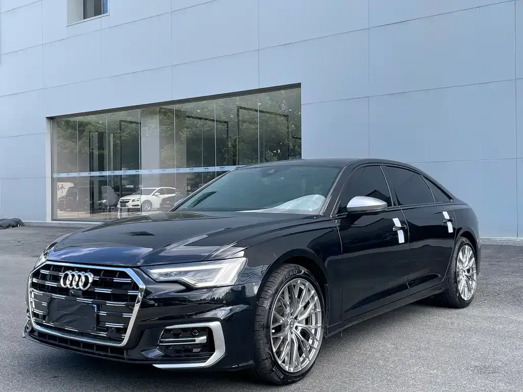 Audi A6L — фото 1