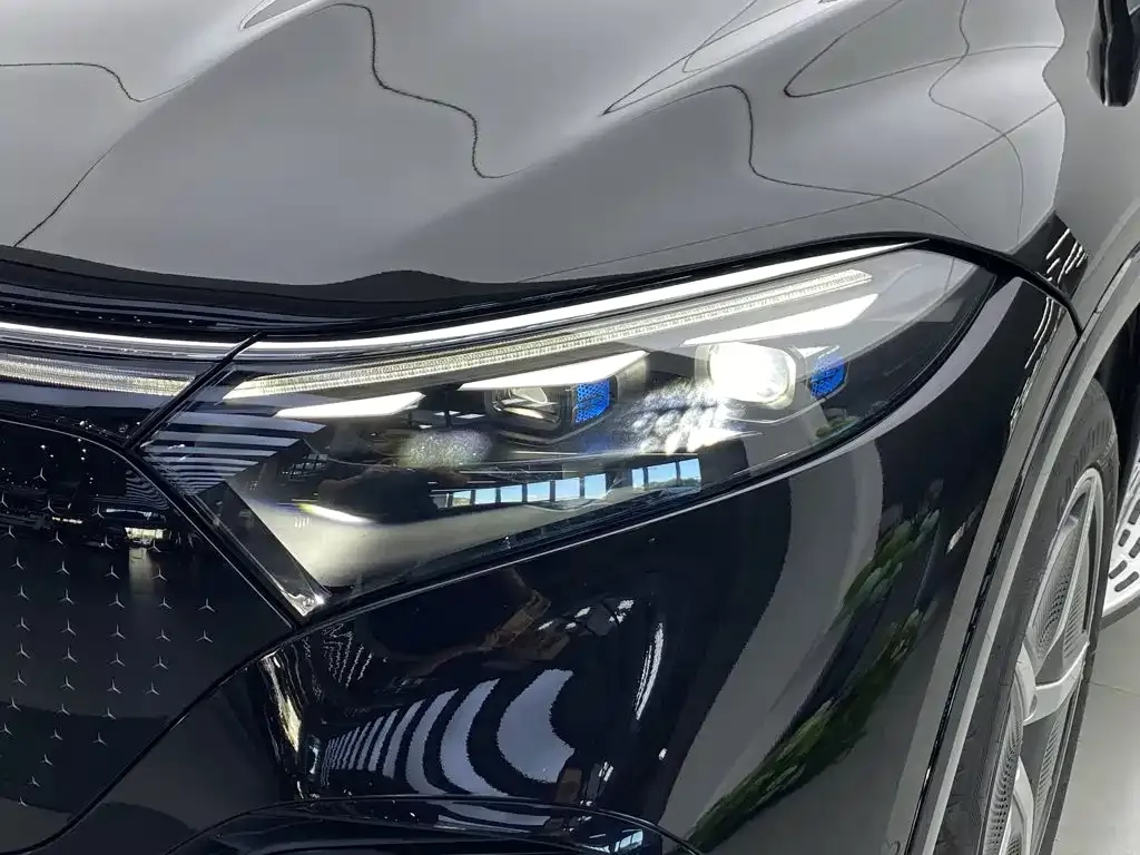 Mercedes-Benz EQS SUV — фото 4