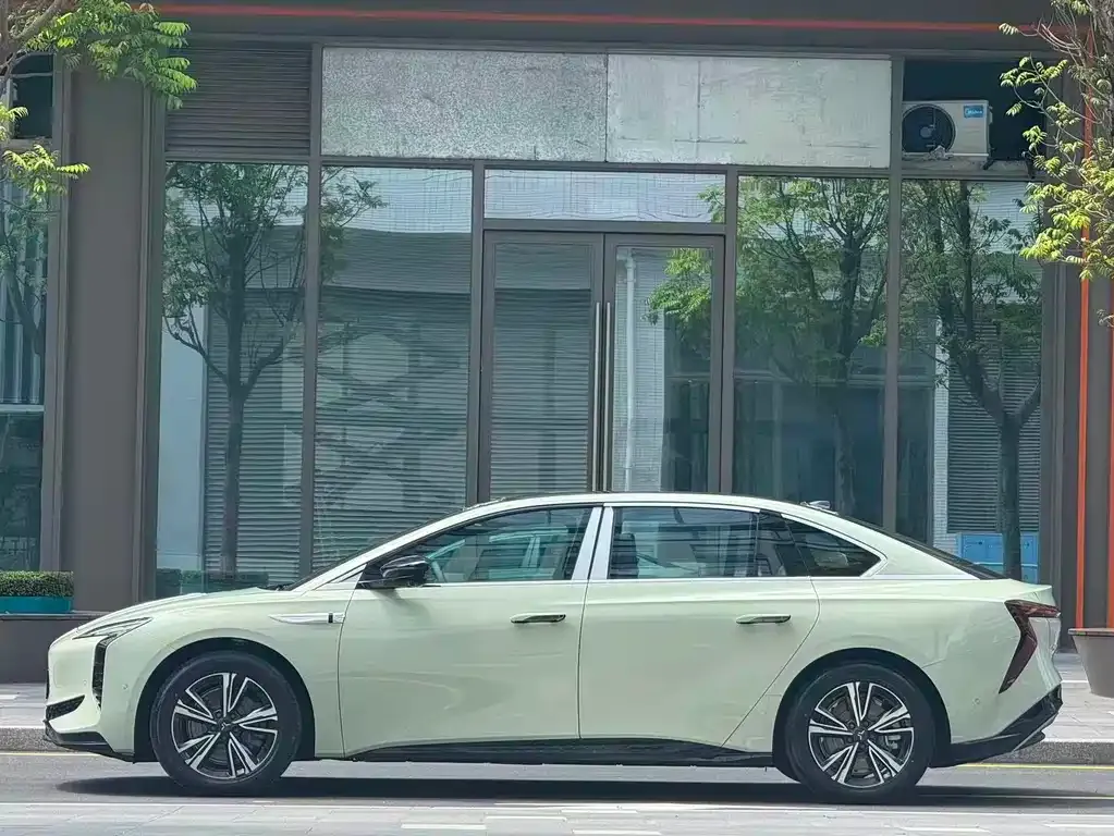 Hongqi EH7 — фото 3