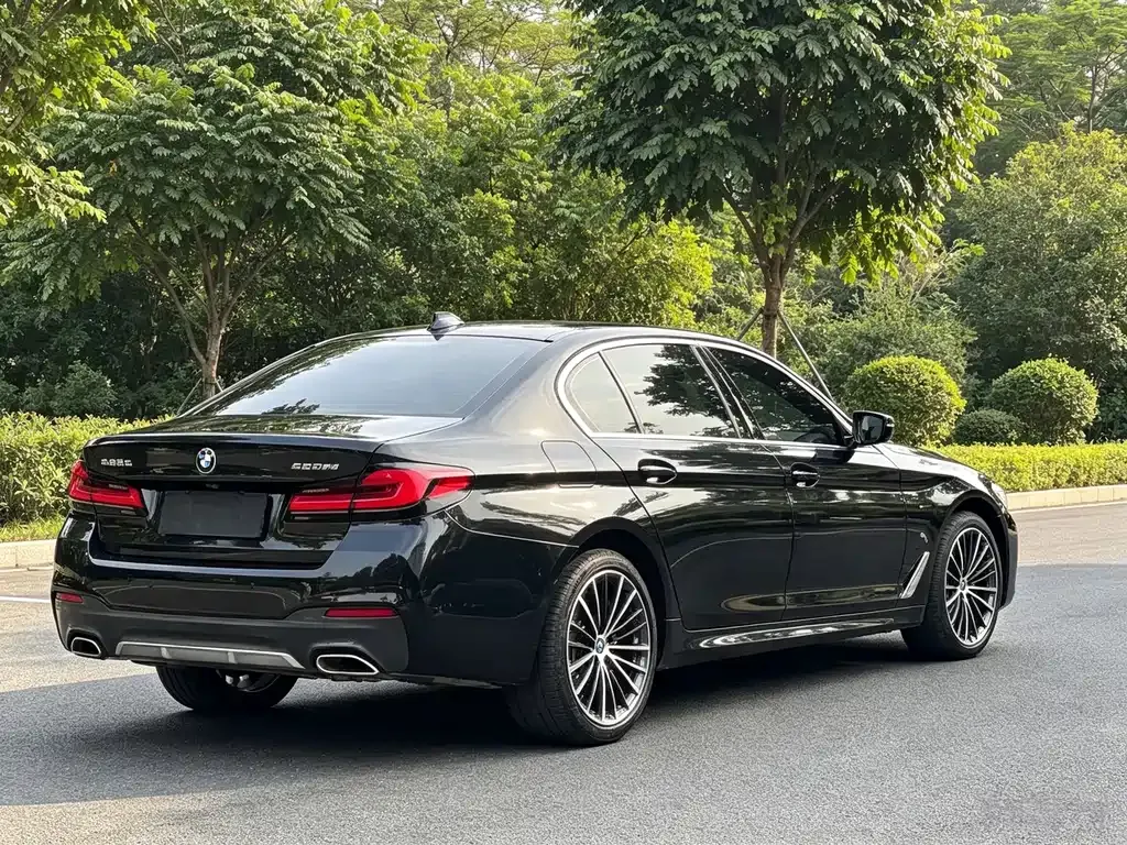 BMW 5 Series — фото 10