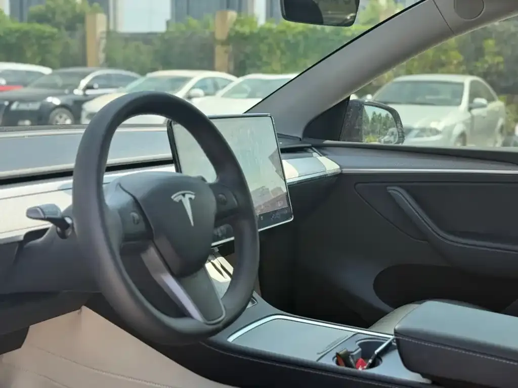 Tesla Model Y — фото 4