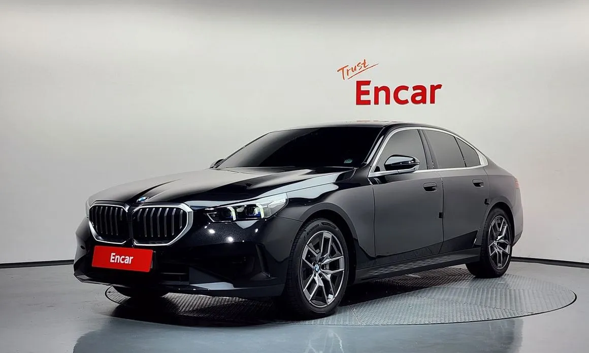 BMW 5-Series 530i xDrive 1