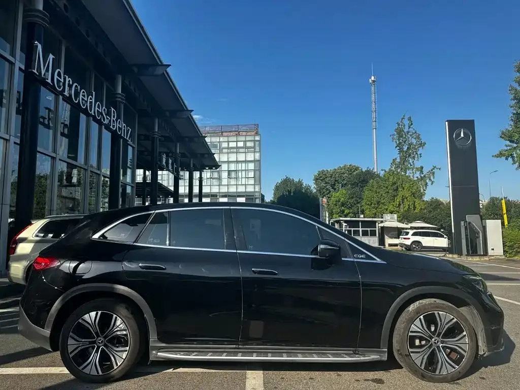 Mercedes-Benz EQE SUV — фото 6