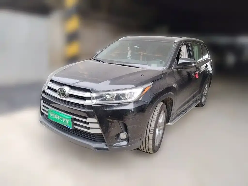 Toyota Highlander — фото 1