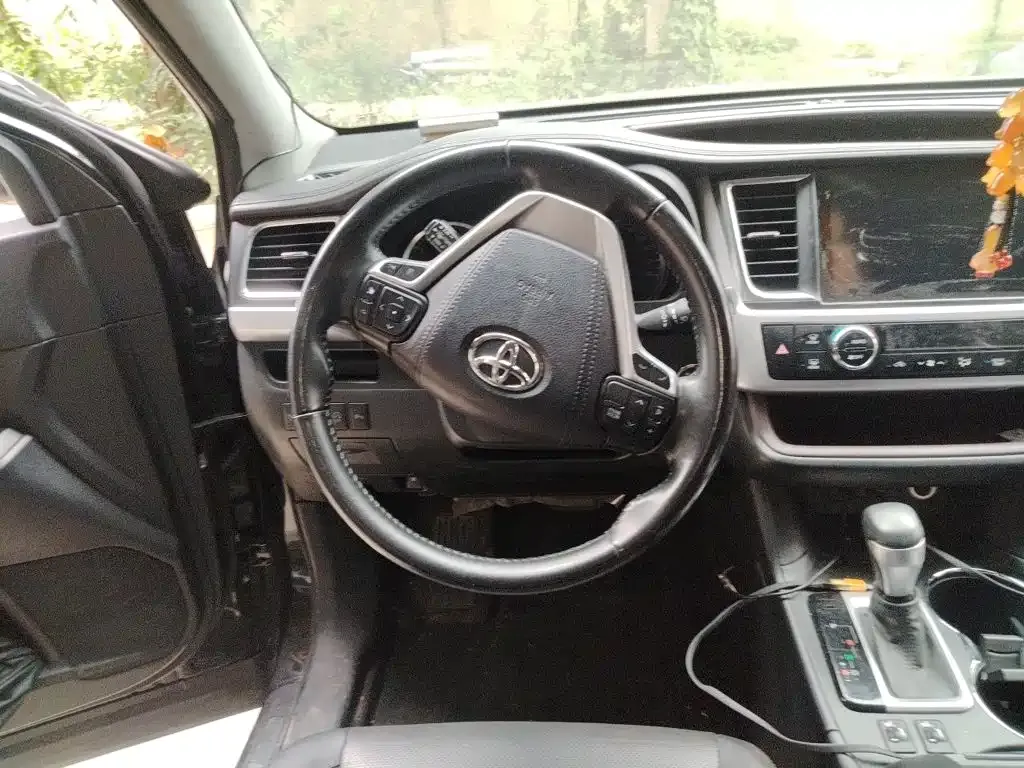 Toyota Highlander — фото 2