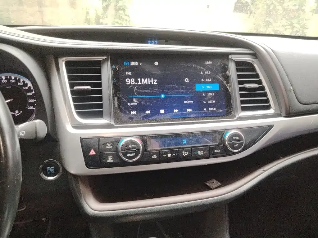 Toyota Highlander — фото 10