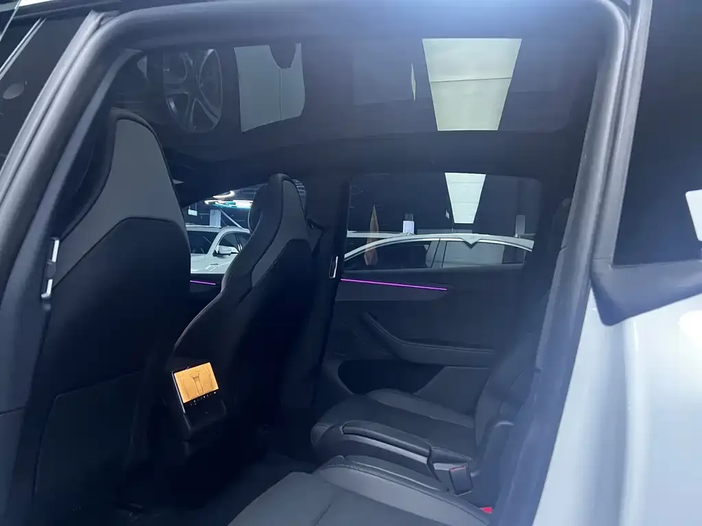 Tesla Model Y L — фото 3