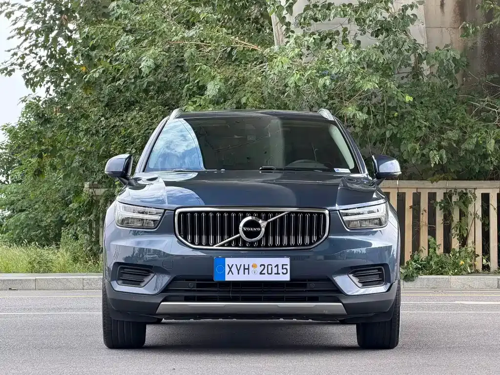 Volvo XC40 — фото 9