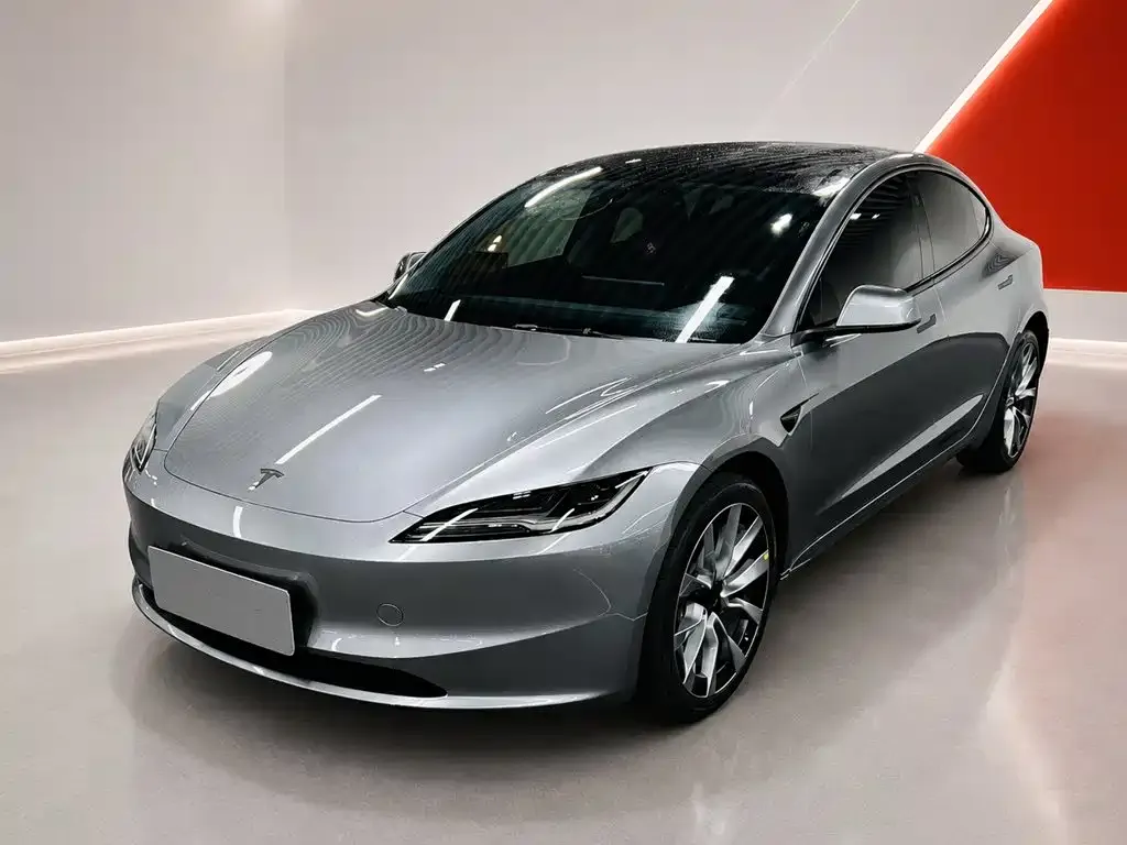Tesla Model 3 — фото 1