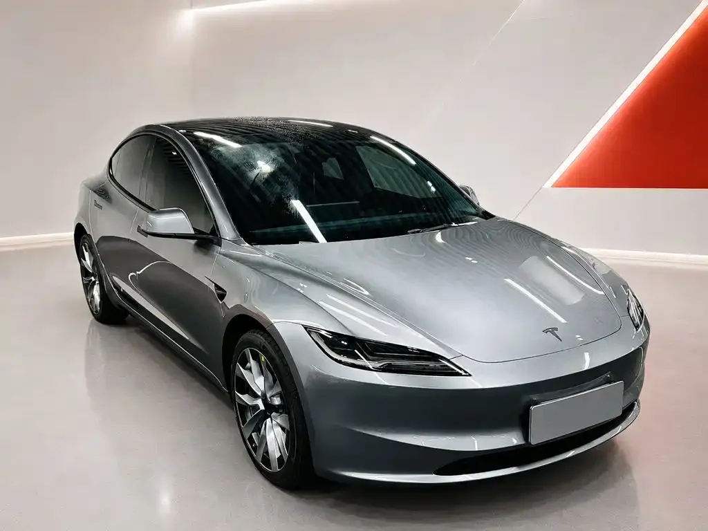 Tesla Model 3 — фото 10