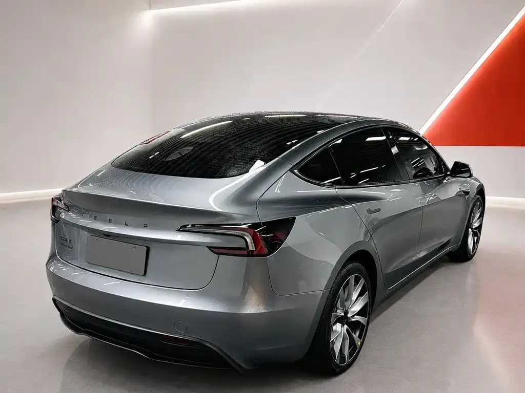 Tesla Model 3 — фото 8
