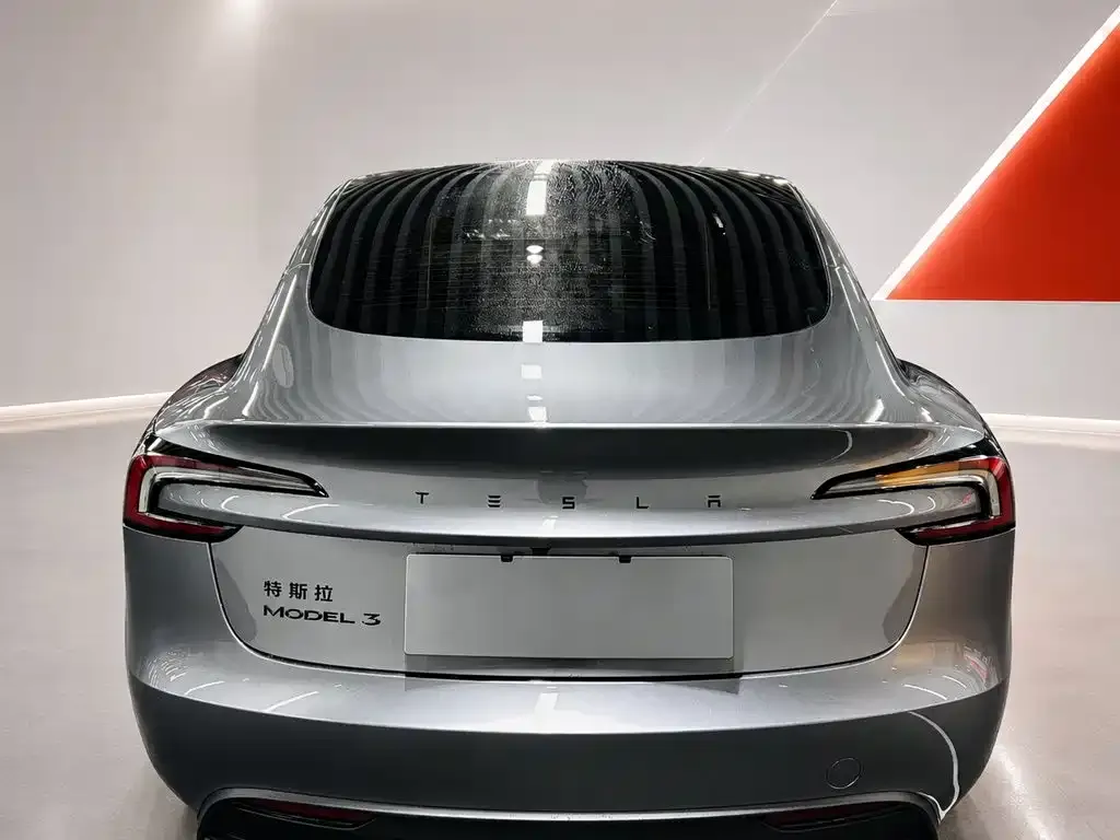 Tesla Model 3 — фото 5