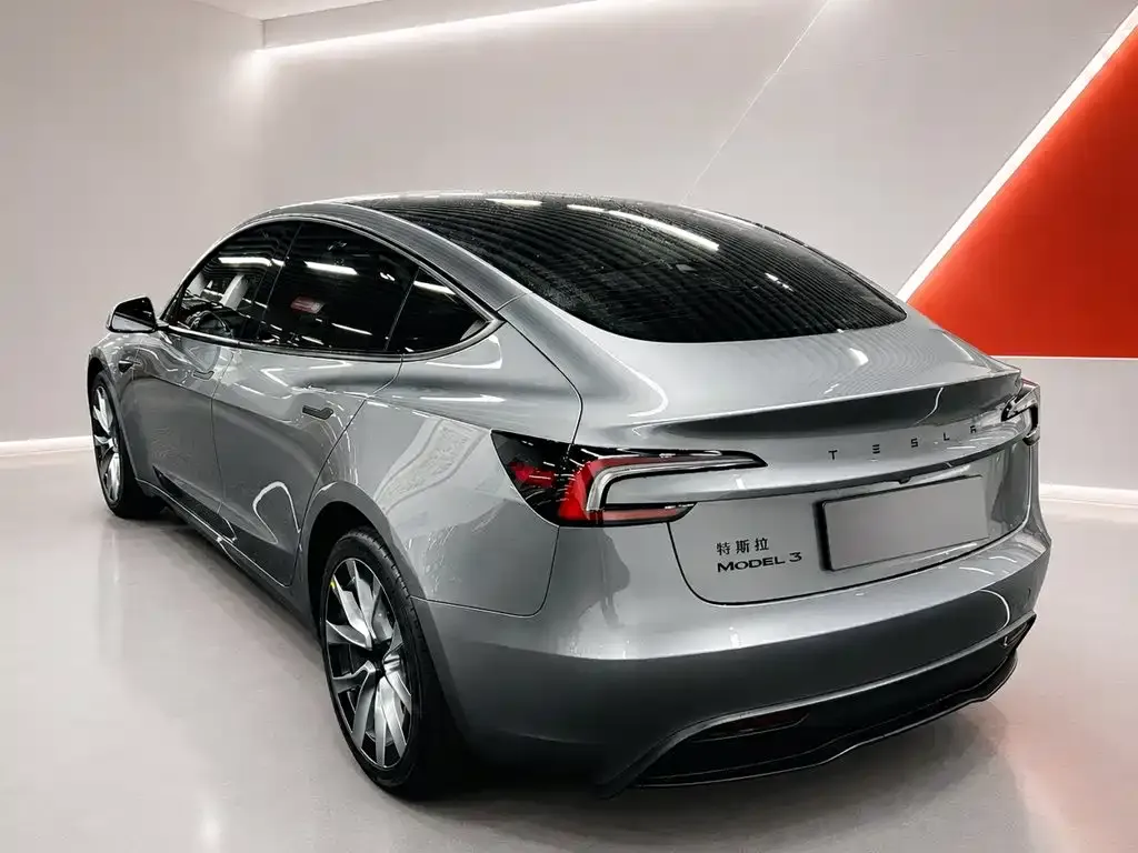 Tesla Model 3 — фото 9
