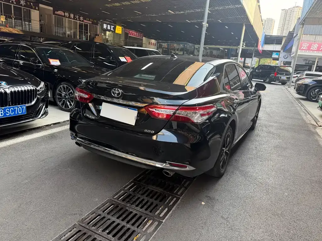 Toyota Camry — фото 6
