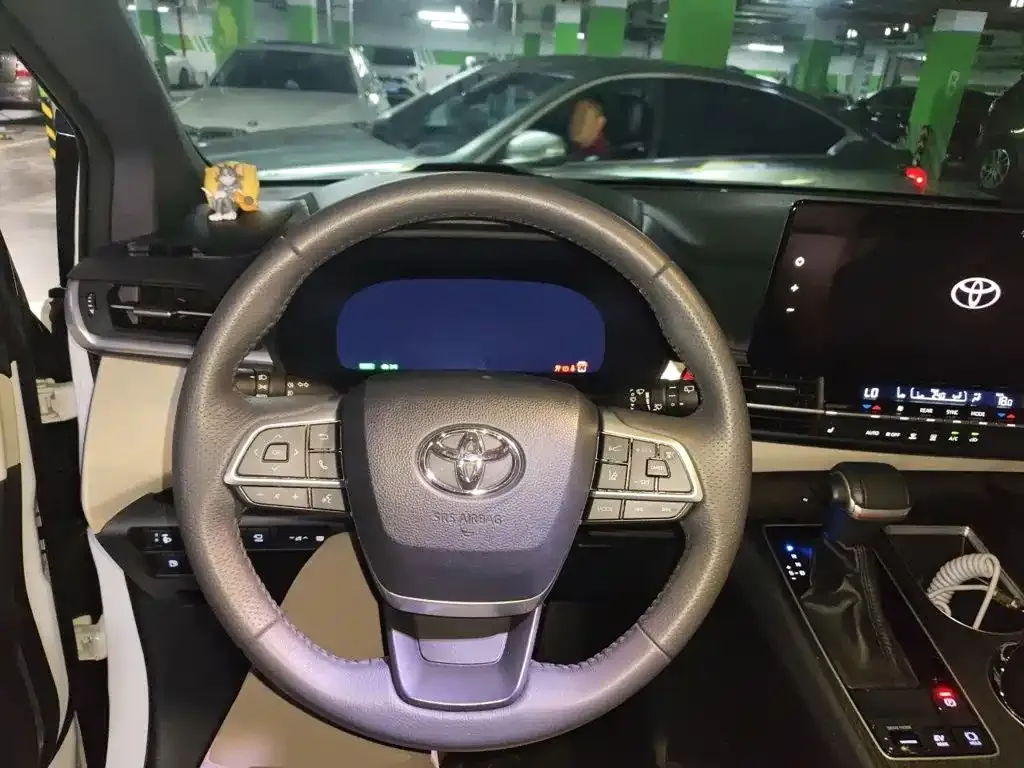 Toyota Granvia — фото 10