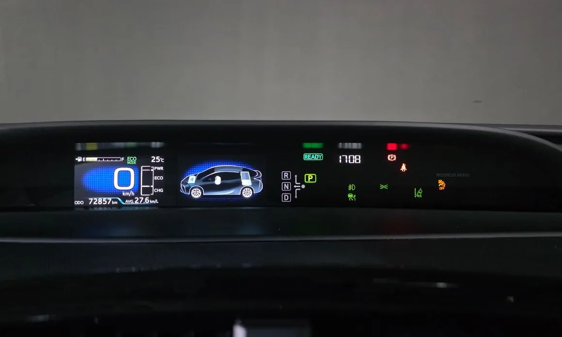 Toyota Prius — фото 6