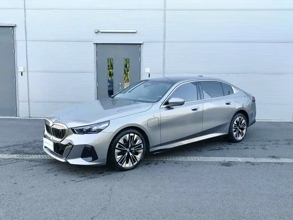 BMW i5 xDrive 50L M Sport 1