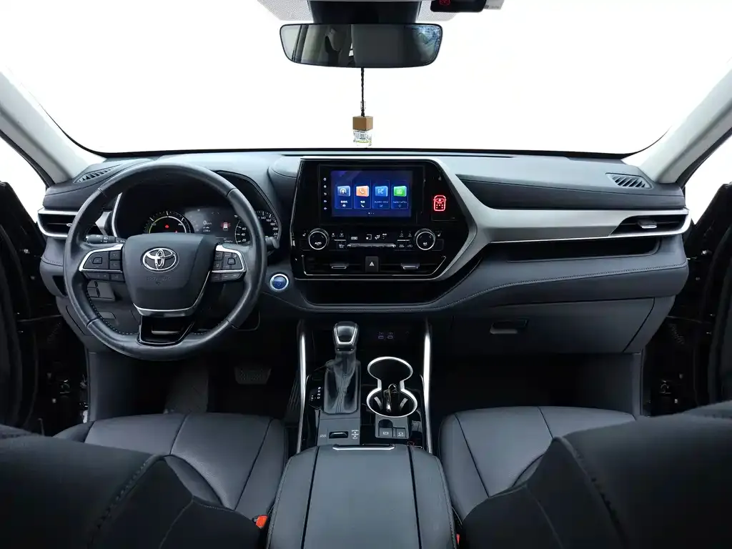 Toyota Highlander — фото 8