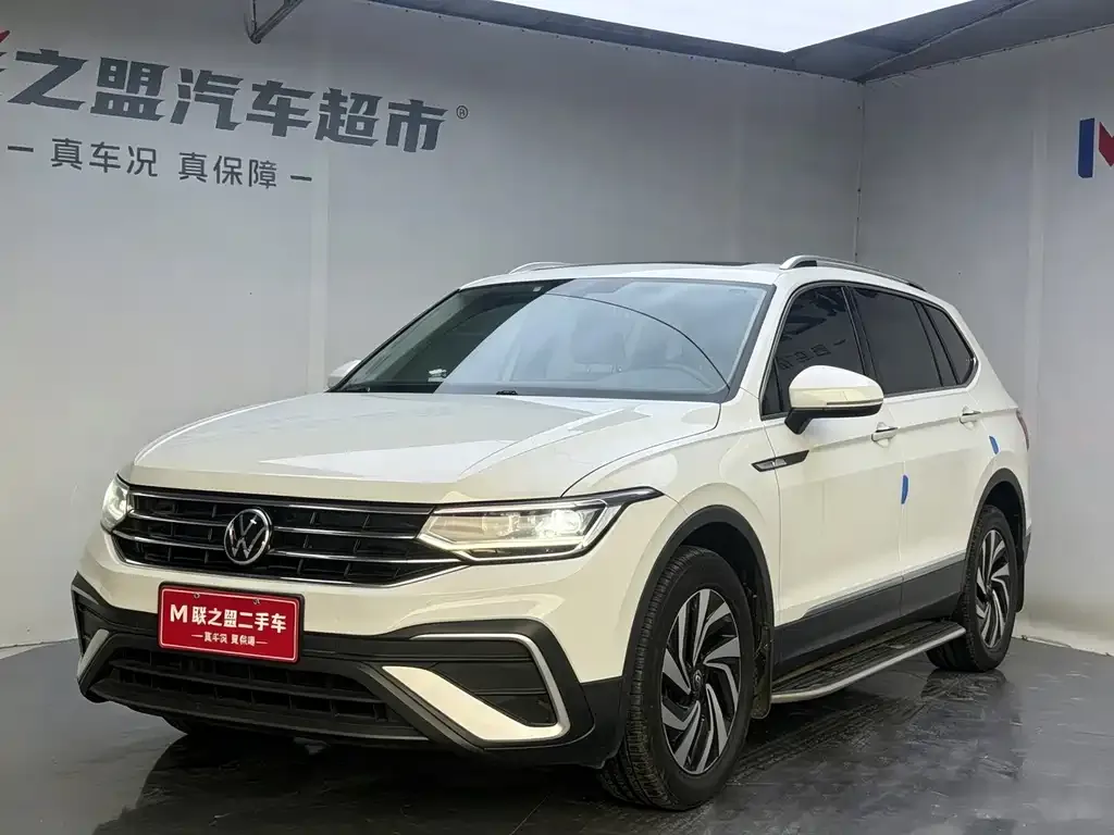 Volkswagen Tiguan L — фото 1
