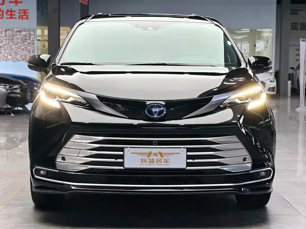 Toyota Sienna — фото 8