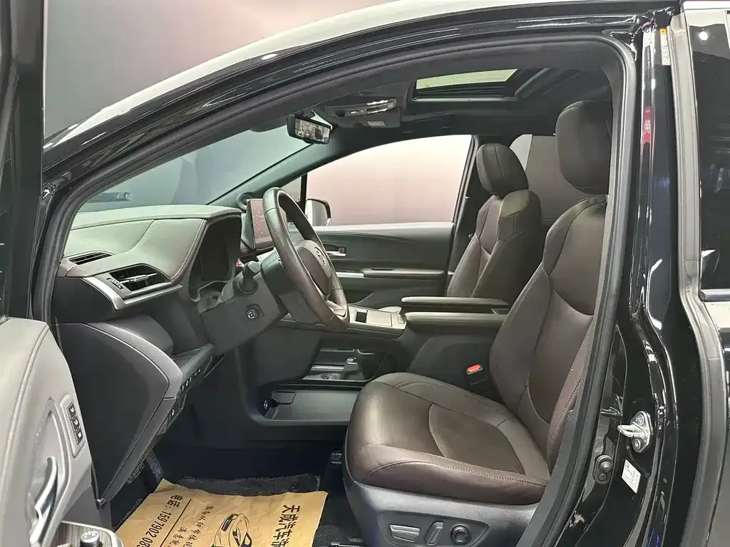 Toyota Sienna — фото 2