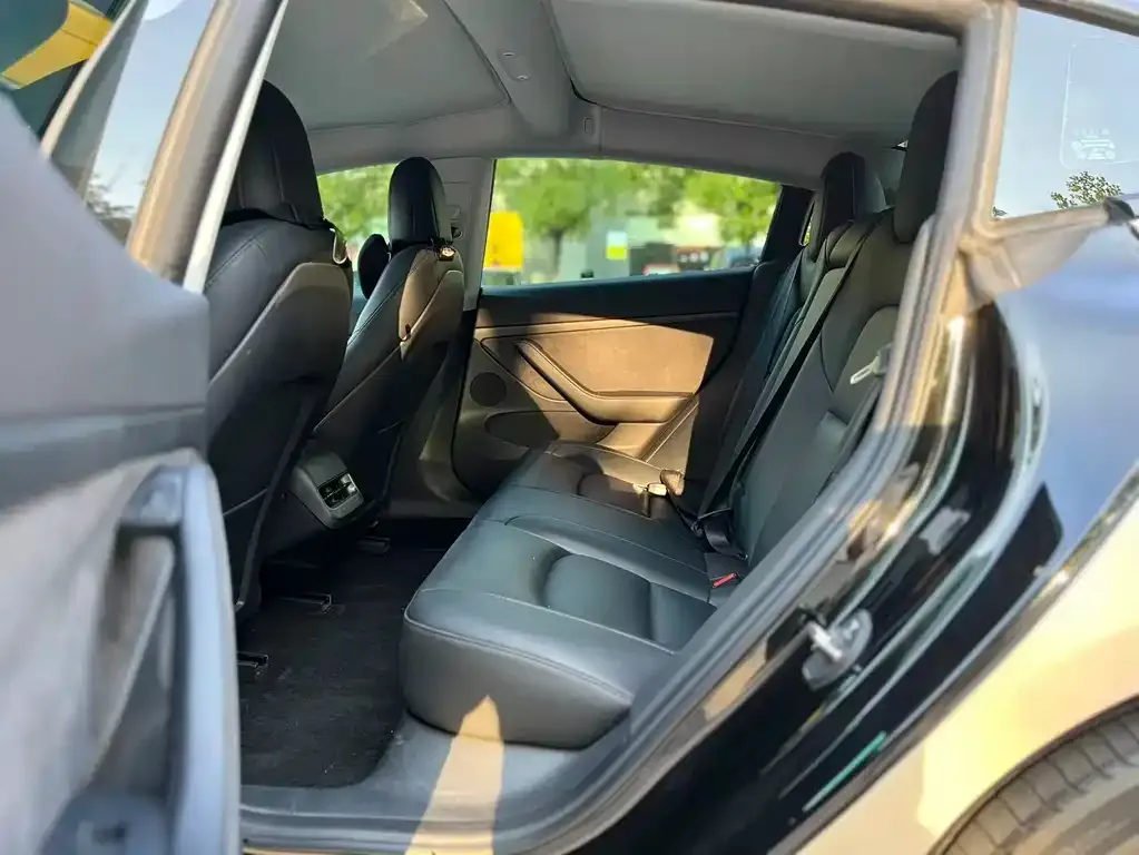 Tesla Model 3 — фото 9