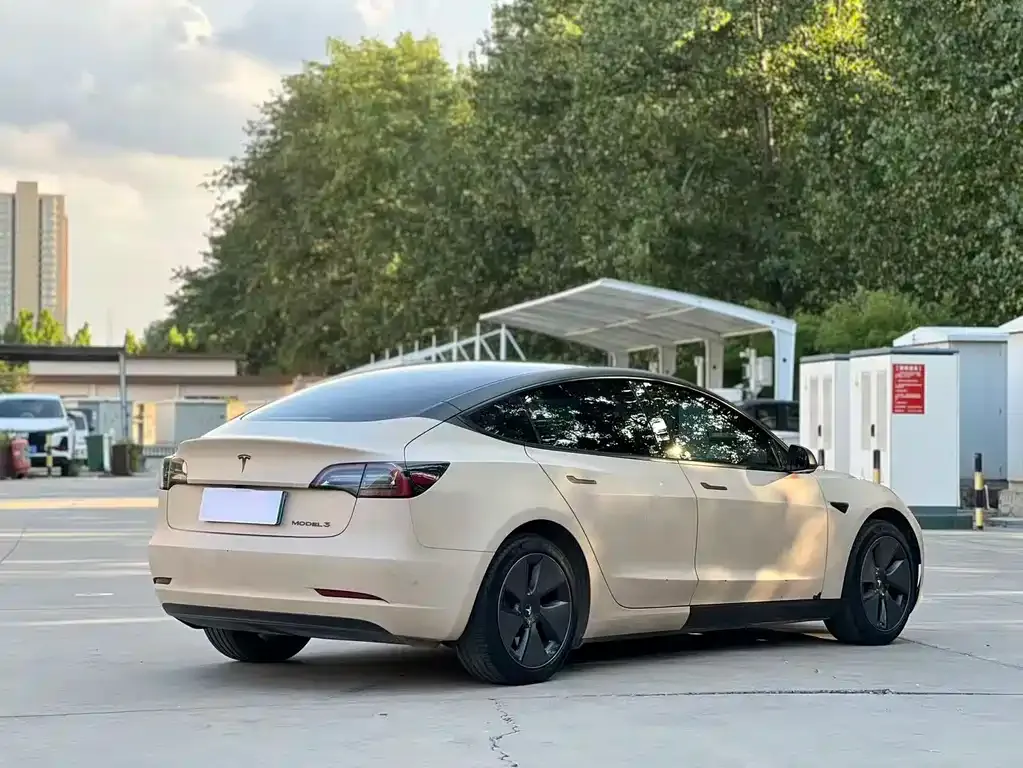 Tesla Model 3 — фото 3
