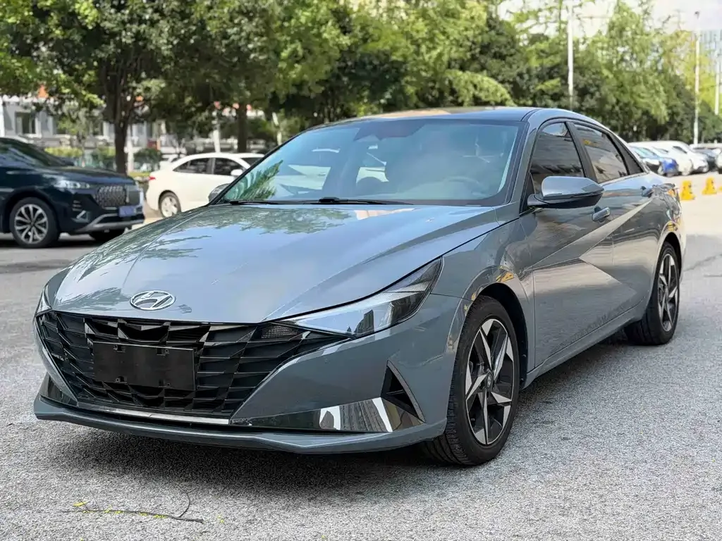 Hyundai Elantra — фото 1