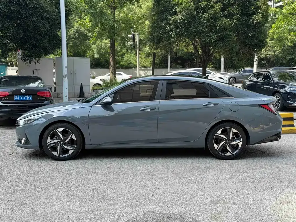 Hyundai Elantra — фото 8