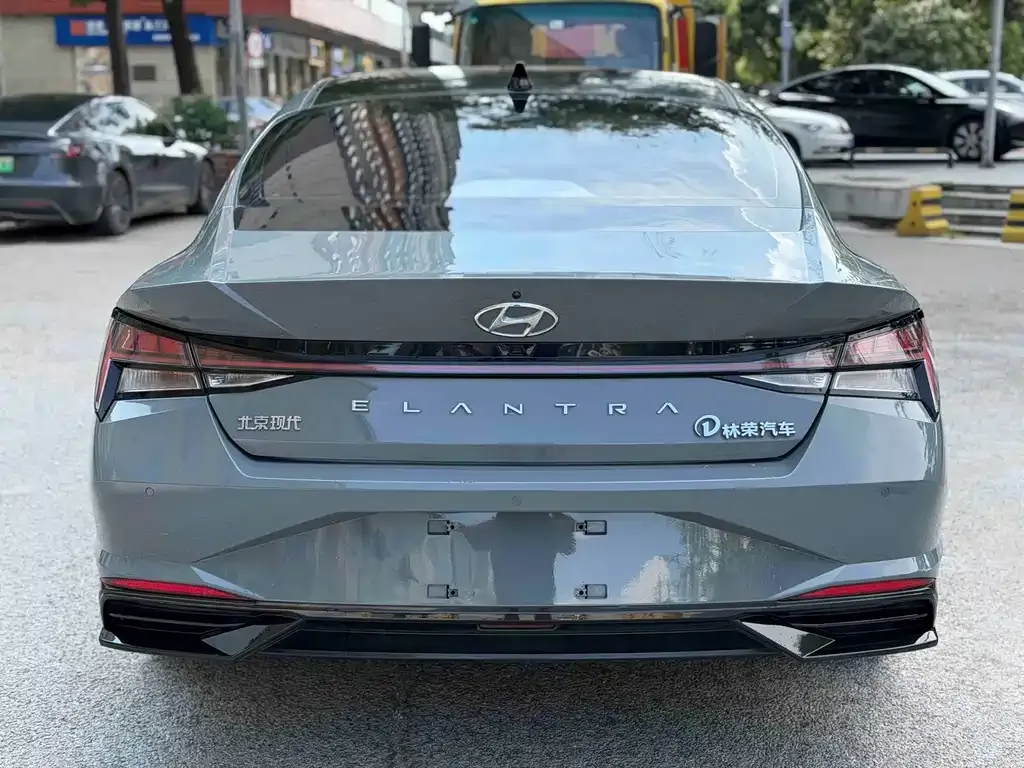 Hyundai Elantra — фото 3