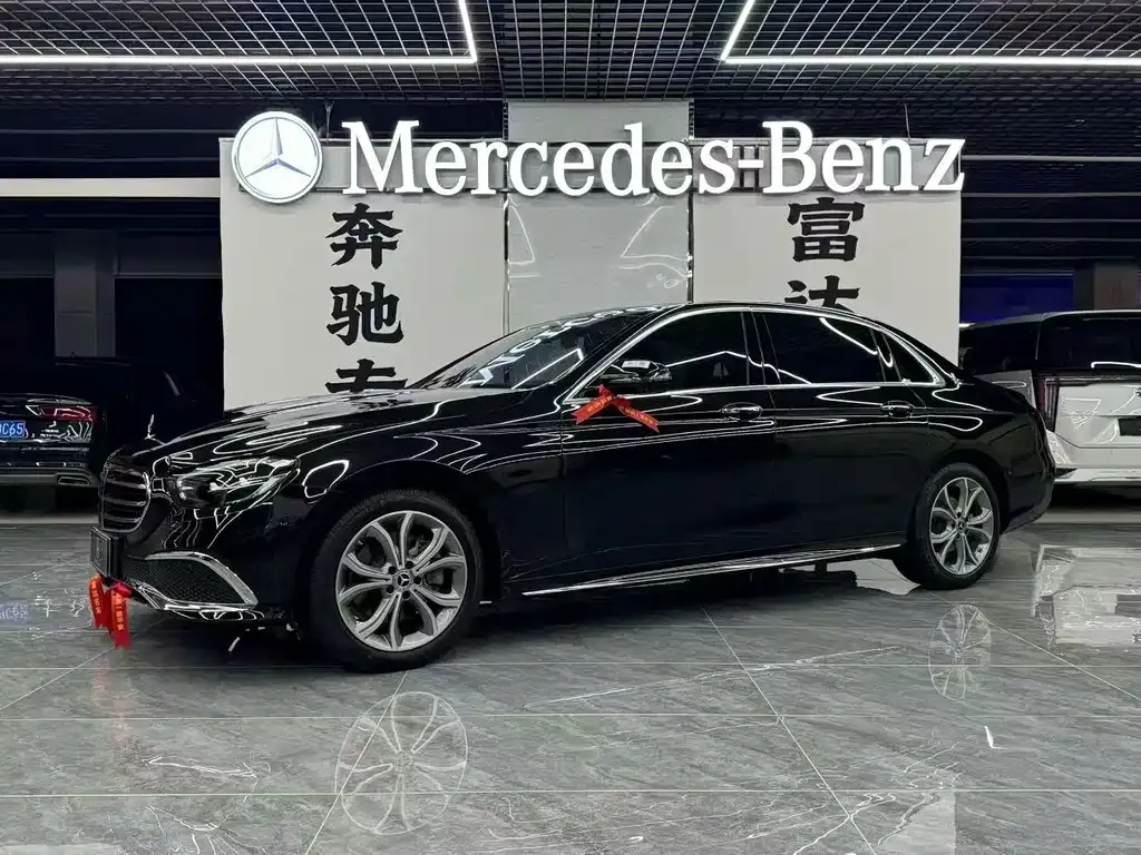 Mercedes-Benz E-Class — фото 1