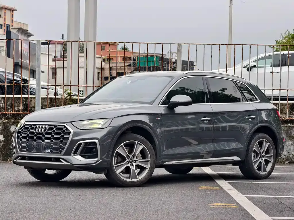 Audi Q5L — фото 1