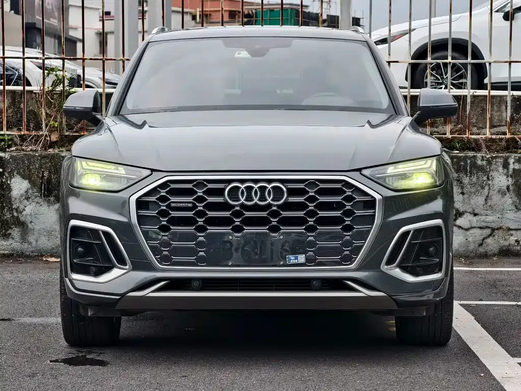 Audi Q5L — фото 10
